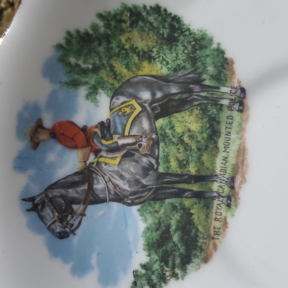 Small Canada plate - Picture 2 of 7